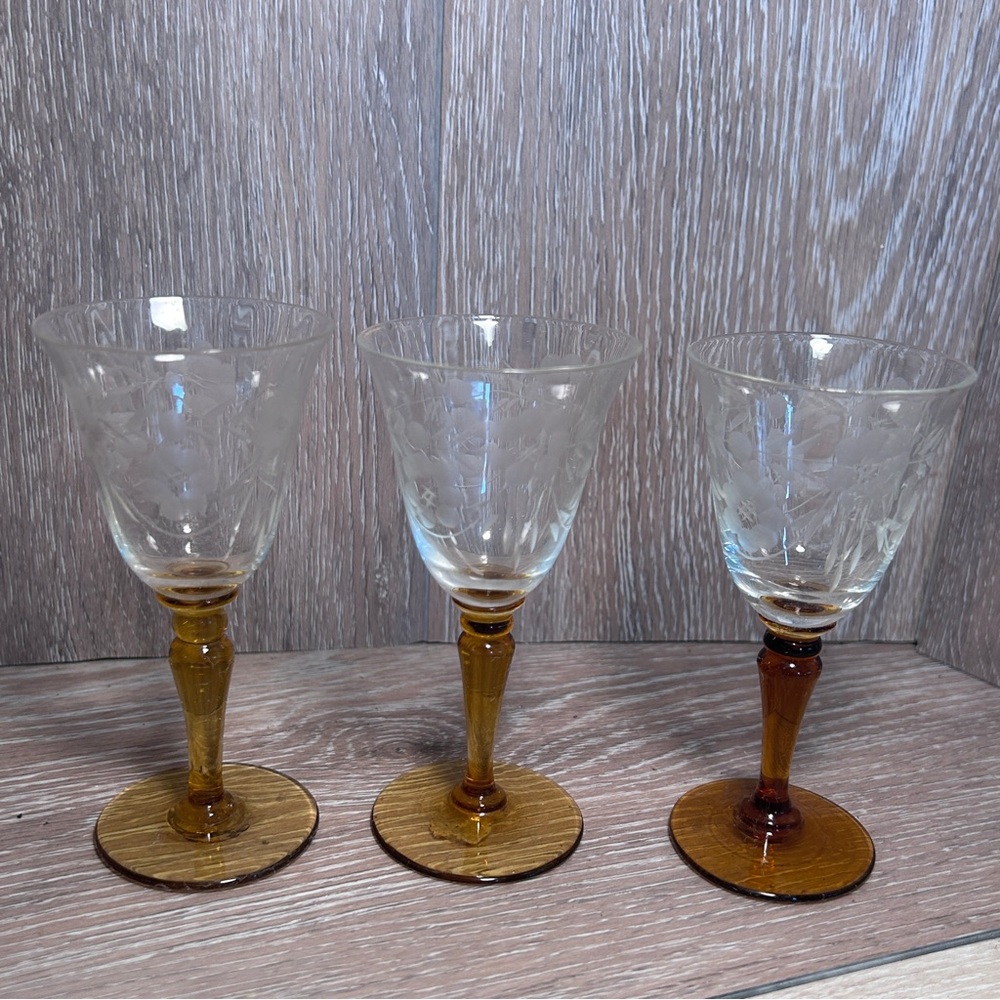 🍷 Vintage Amber Stem Etched Wine Glasses – Set of 3 – Floral Design – 4.5” Tall